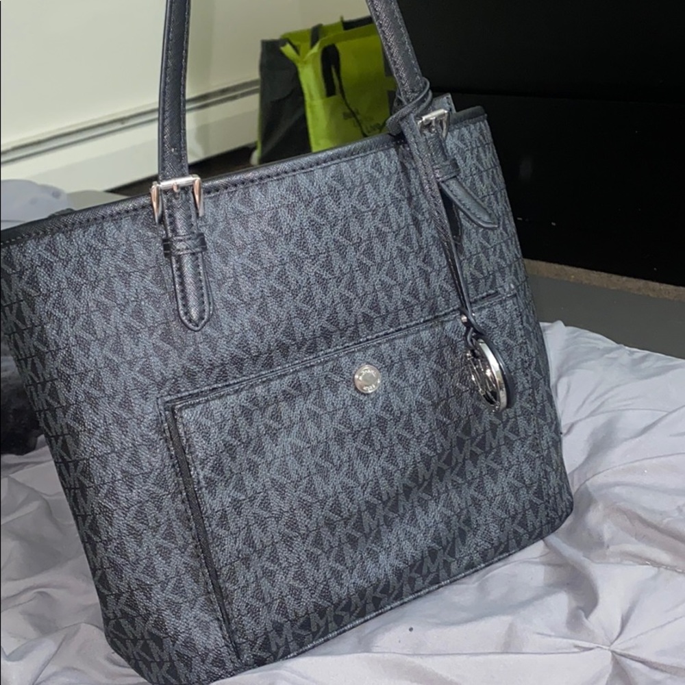 Micheal Kors Purse